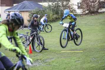 Zusammen mit Profis biken