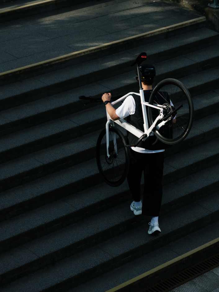 Canyon e-bike weighing under 14 kilos