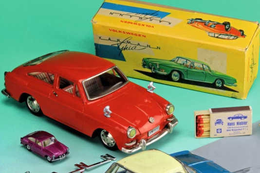 Blech-Miniaturen aus Japan - Große Wagen