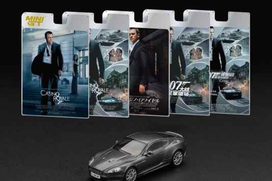 007-Klassiker rollen im Oktober bei Mini GT aus der 1:64-Box