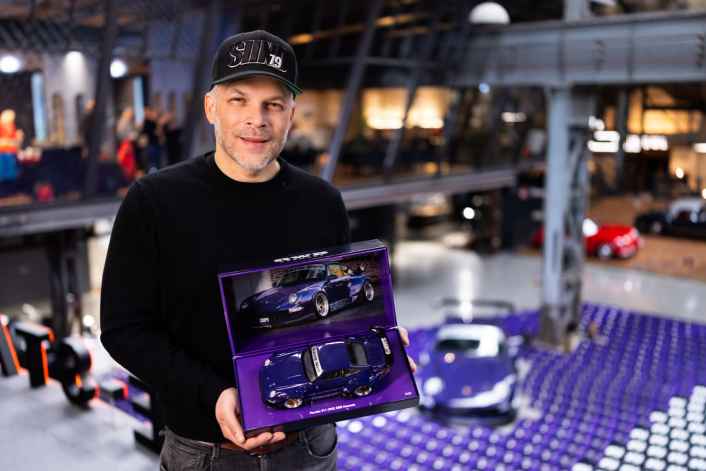 Großer Bahnhof für zwei neue Sidney-Hoffmann-1:18er