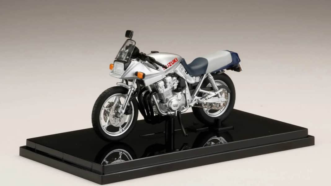 Suzuki GSX 750S Katana als Die-Cast-Legende im Manga-Trimm in 1:24