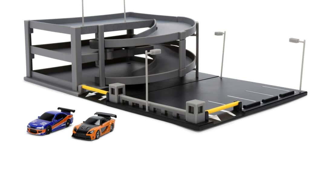 Jada Toys baut Fast & Furious Tokyo Garage in Nano-Größe mit zwei Nissan