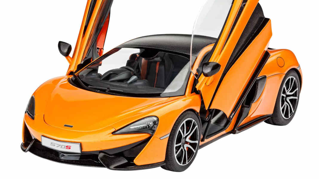 Revell lanciert das Set zum McLaren 570S mit Wing-Doors in 1:24