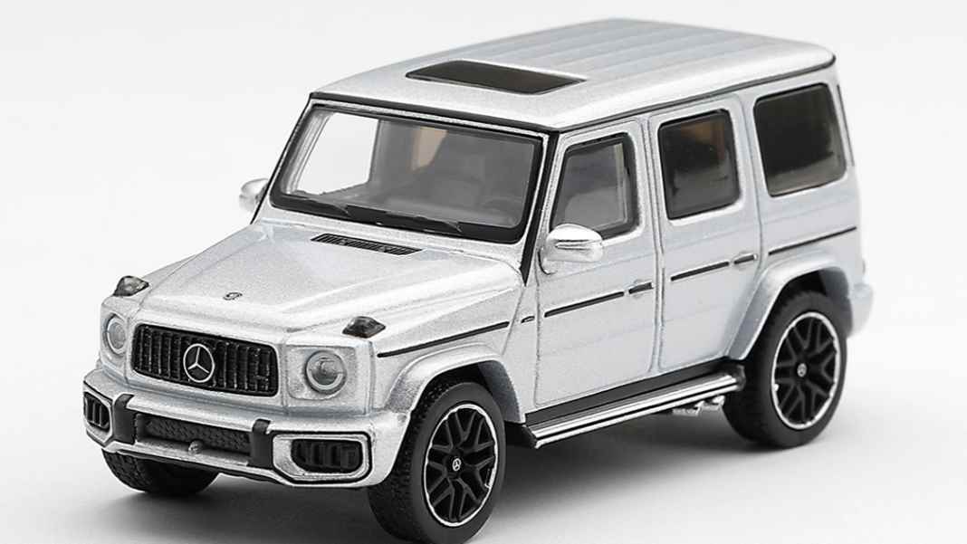 Mini GT bringt im Dezember Mercedes G 63 und VW ID.Buzz im DHL-Look