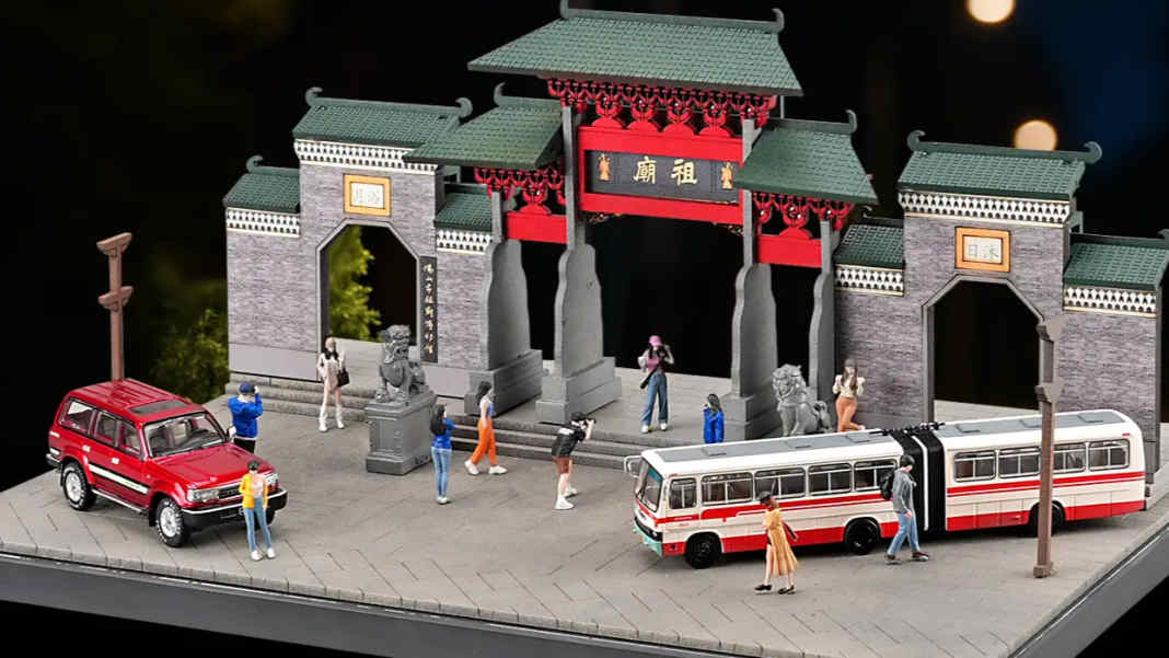 Foshan-Tempel in 1:64 – Diorama aus Hongkong liefert Top-Kulisse für Nissan, Honda und Co