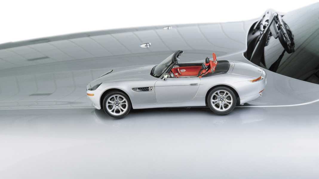 BMW Z8 von Kyosho in 1:12 – Bonds BMW