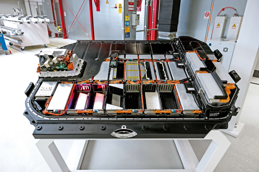 Schwarz, Rot, Gold – Laden nach Farben