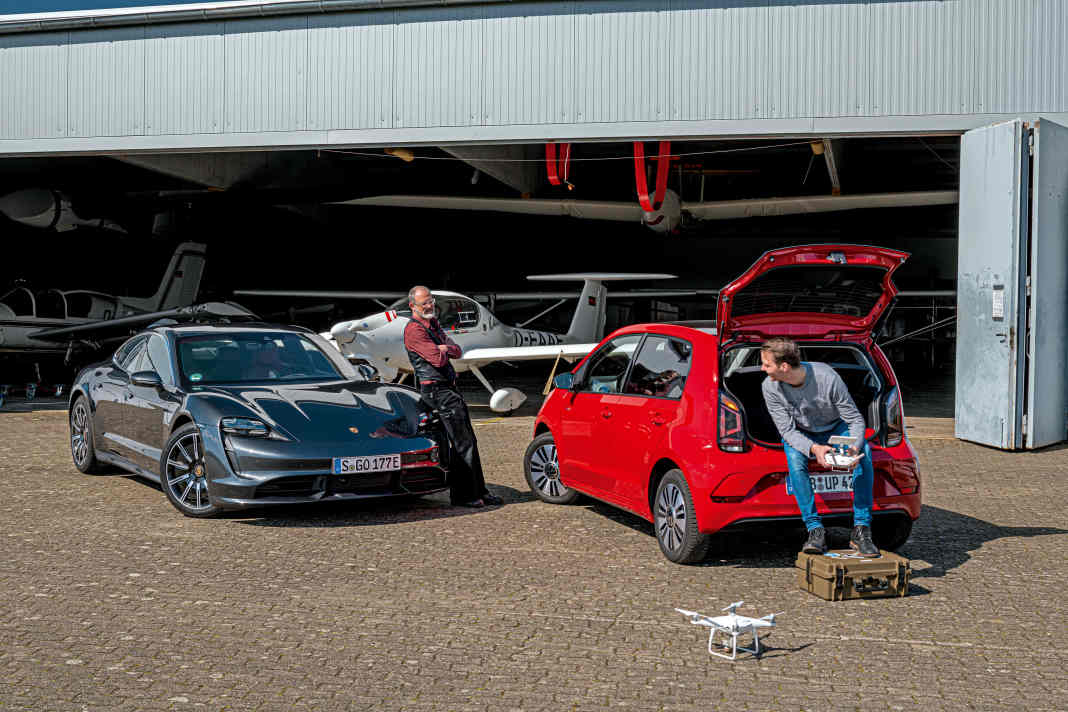 Porsche Taycan Turbo vs. VW E-Up! – E-benbürtig?