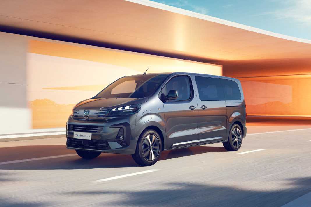 Peugeot E-Traveller fährt elektrisch vor