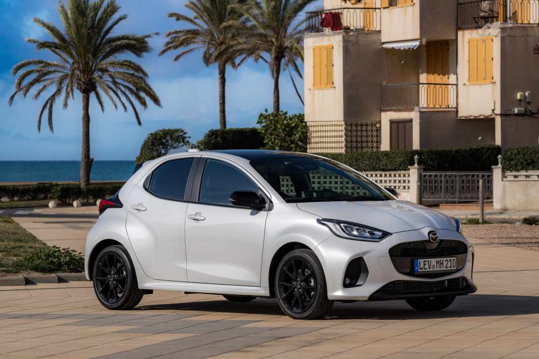 Mazda2 Hybrid startet mit erweiterter Serienausstattung