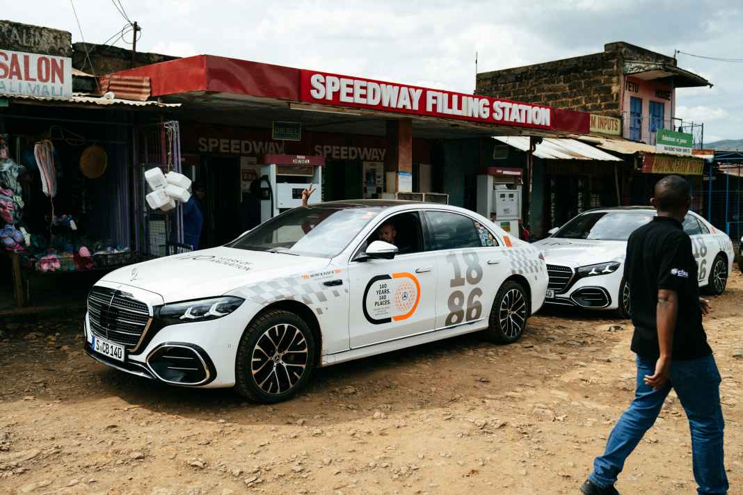 Mercedes S-Klasse durchquert Afrika auf Jubiläumstour