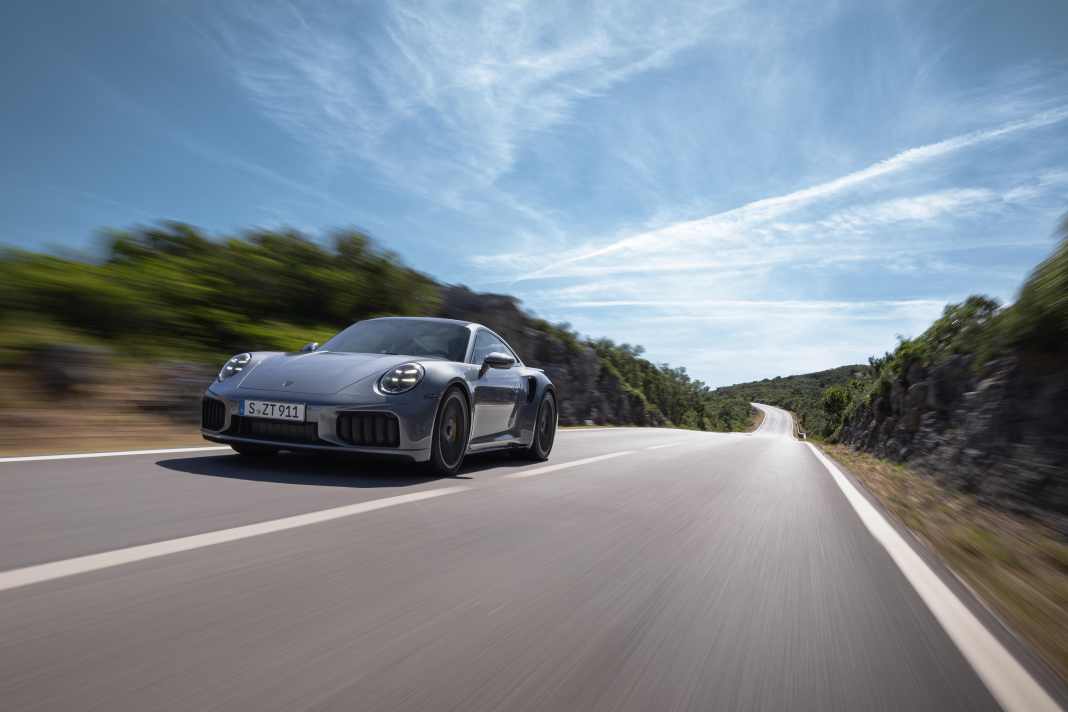 Porsche 911 Turbo S mit T-Hybrid-Technologie schneller denn je