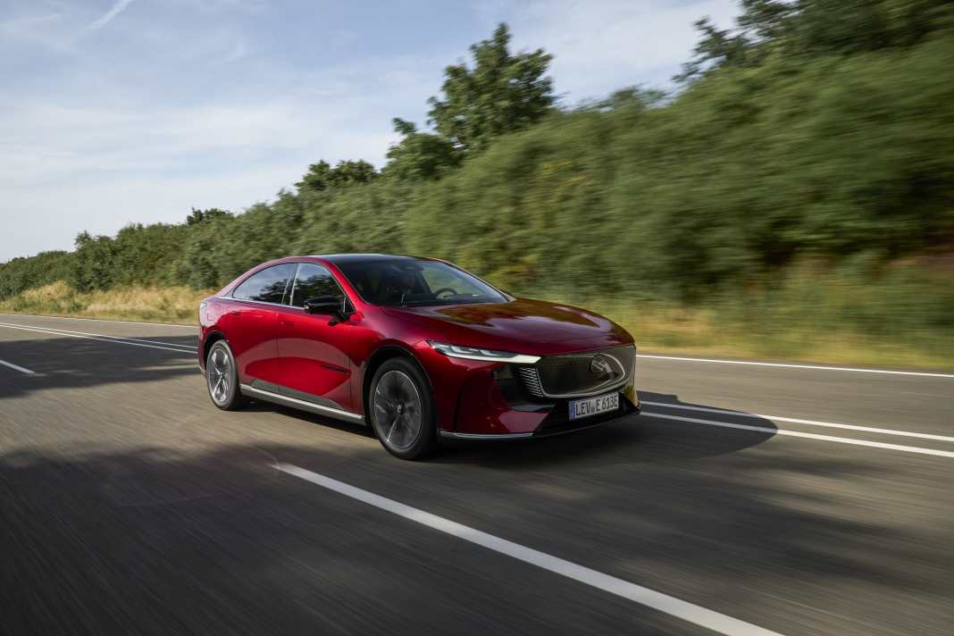 Mazda6e elektrisiert die Mittelklasse