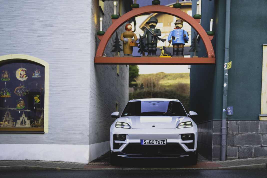 Porsche Macan Turbo Electric erobert Sachsens Silberstraße