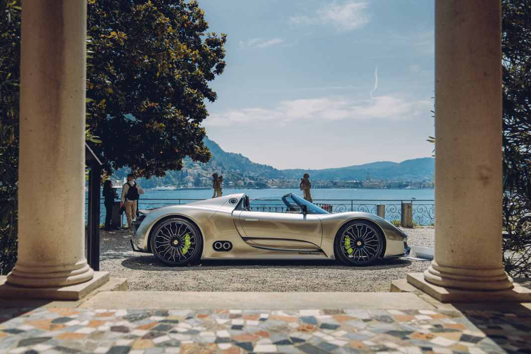 Porsche „KraftMeister"-Motto beim Fuori Concorso 2026 am Comer See