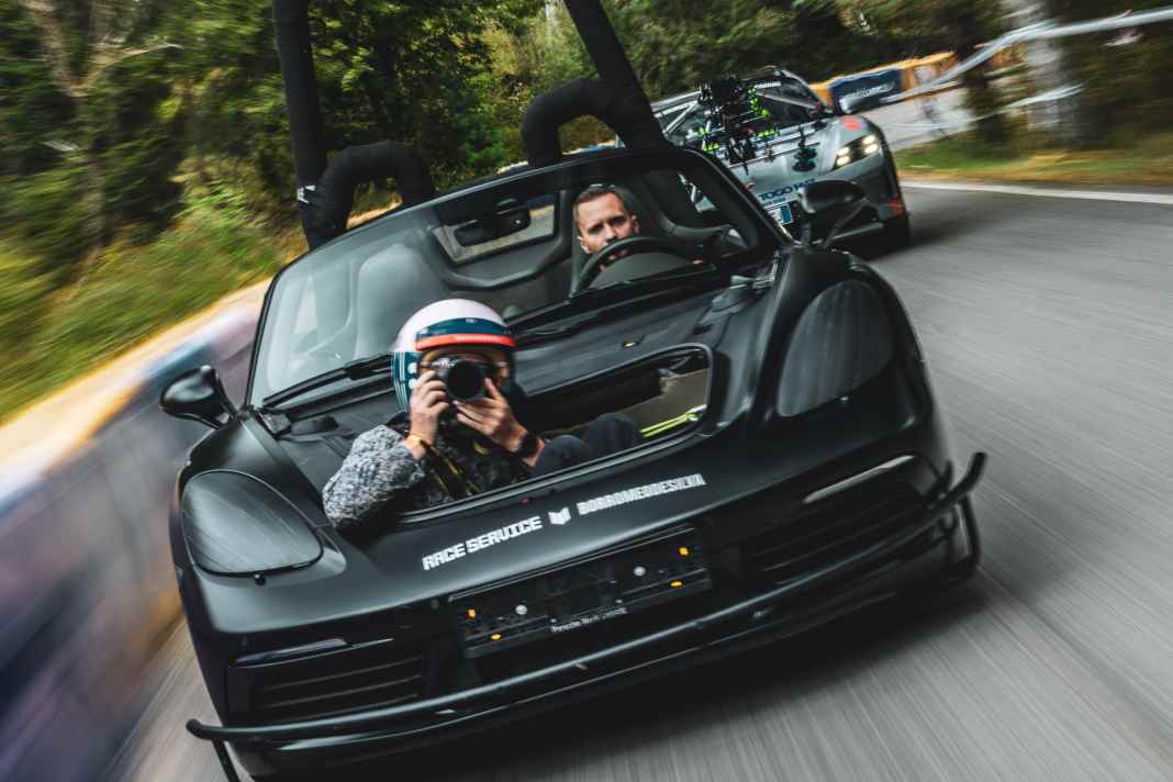 Porsche-Azubis verwandeln Boxster in Kamerafahrzeug