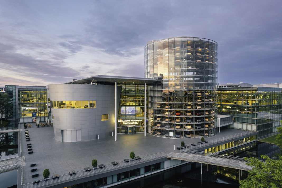 VWs Gläserne Manufaktur Dresden beendet Autoproduktion