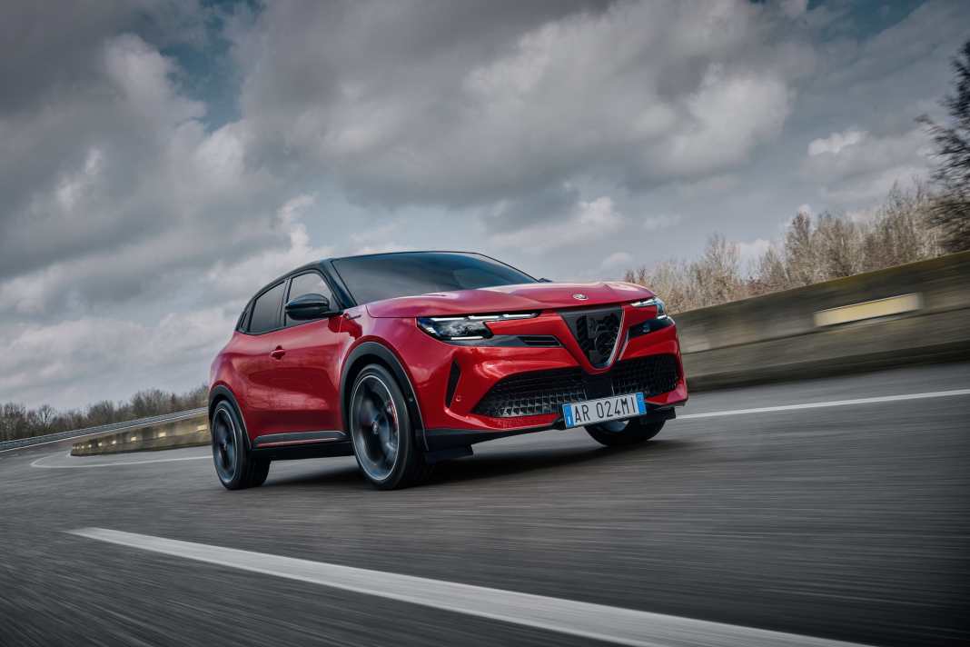 Alfa Romeo Junior verbindet Tradition mit Elektrifizierung