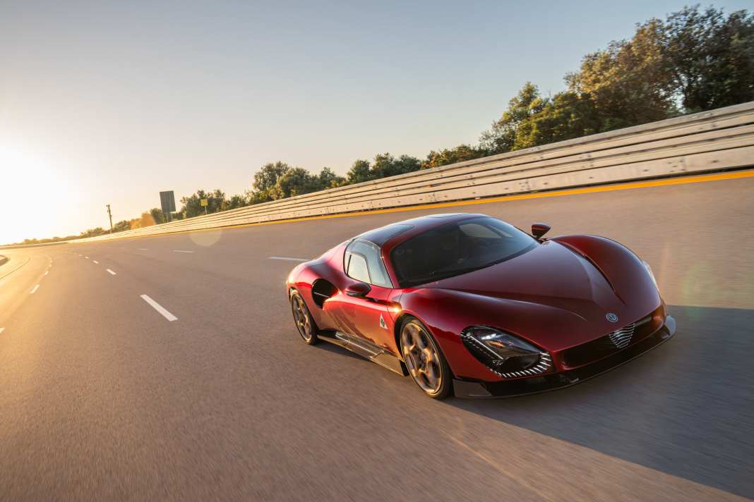 Alfa Romeo 33 Stradale erweckt Legende neu