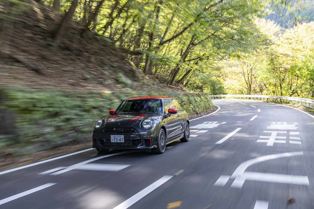 MINI John Cooper Works meistert Japans Kurvenparadies