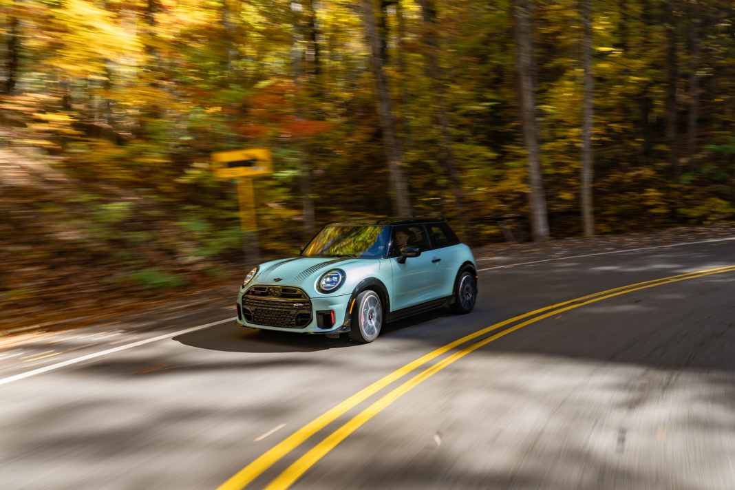 MINI JCW bezwingt den Drachenschwanz