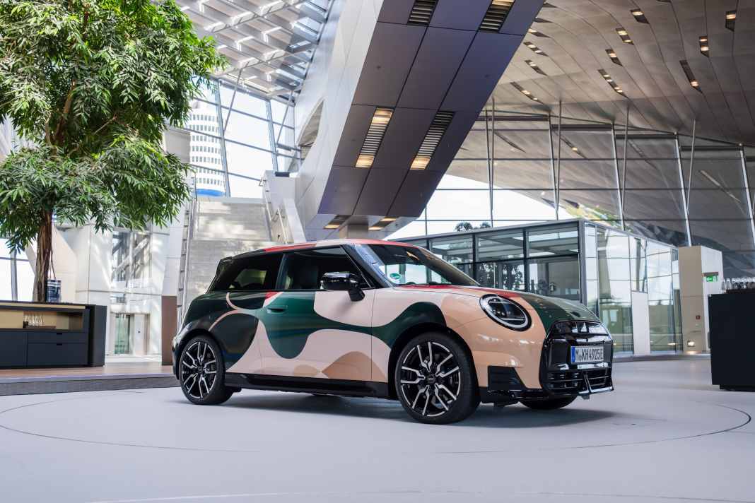 MINI Cooper SE im KI-Design für Gewinner