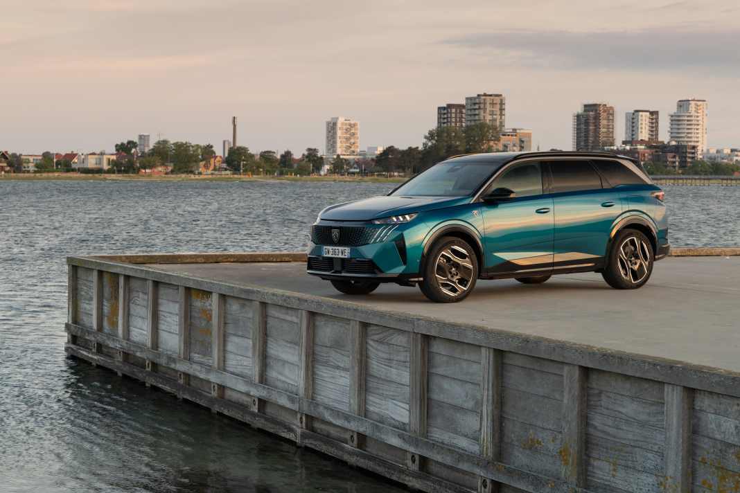 Peugeot E-5008 elektrisiert mit sieben Sitzen