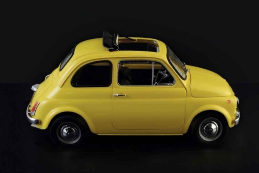 Italeri bringt Fiat-500-Kit in 1:12 und Gelb