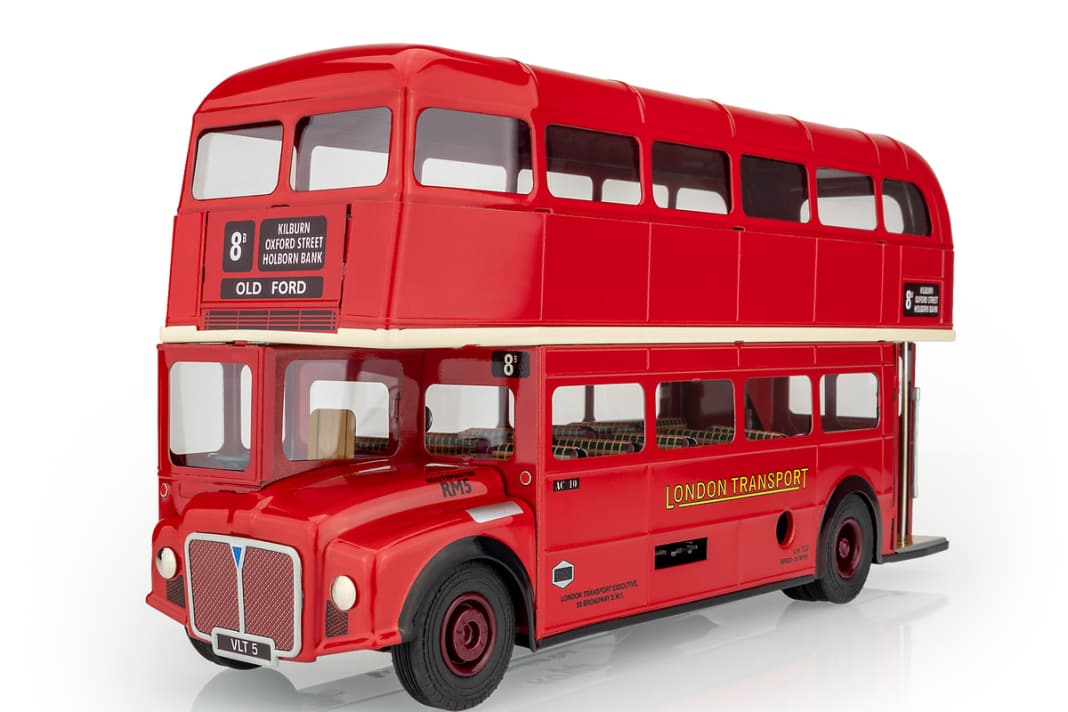 Kovap bringt London-Doppeldecker aus Blech und mit Klingel in 1:36