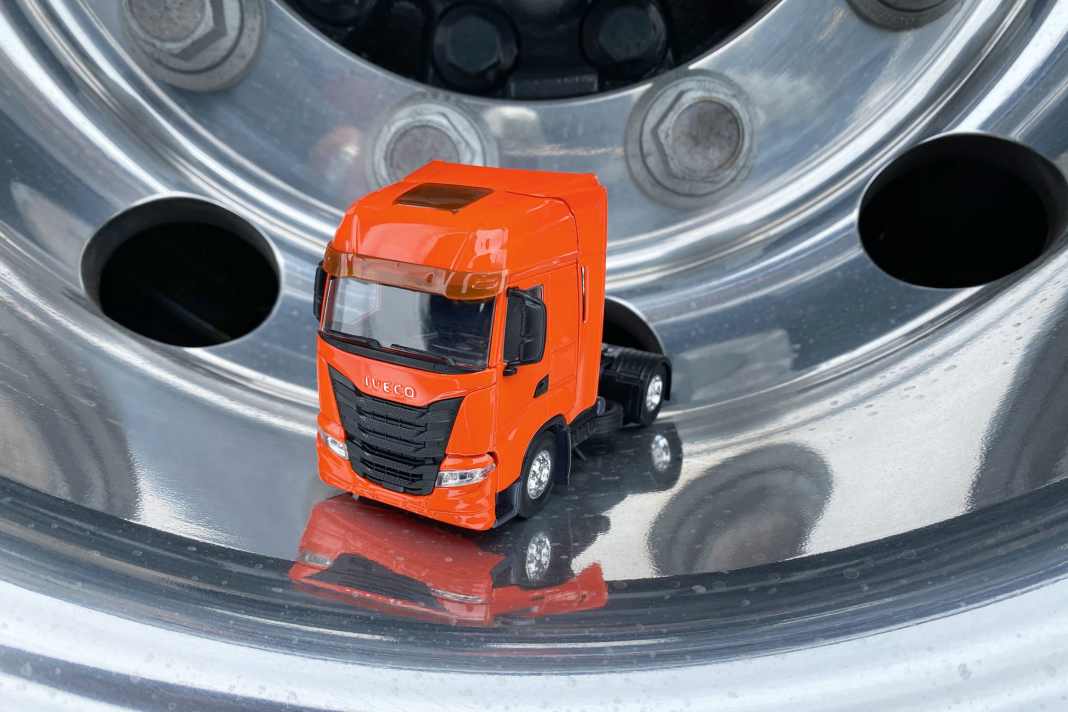 ’20 Iveco S-Way von Tekno in 1:50