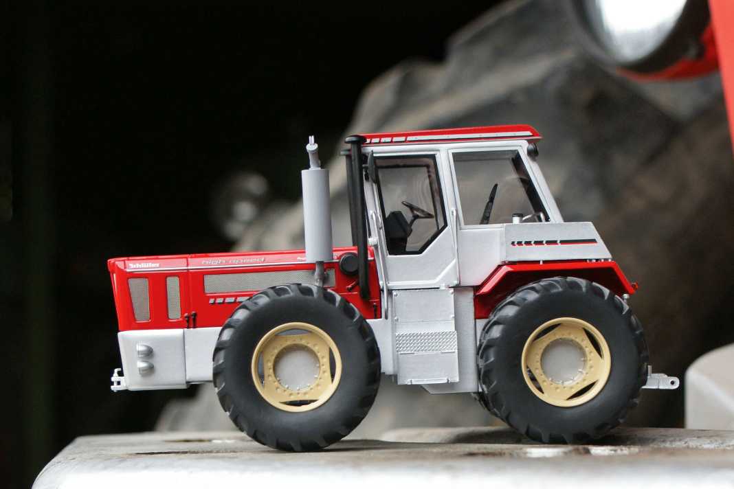 ’78 Schlüter 5000 TVL von Schuco in 1:32