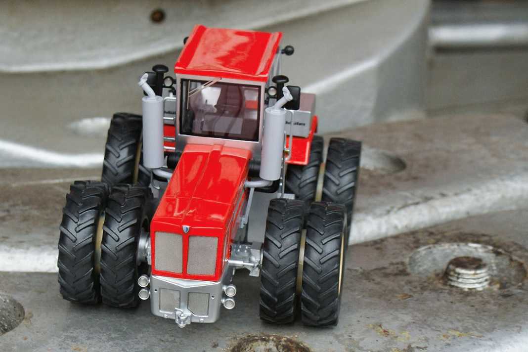 ’78 Schlüter 5000 TVL von Schuco in 1:32