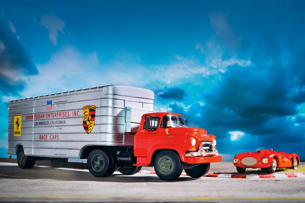 GMC John Edgar Renntransporter von Schuco in 1:43