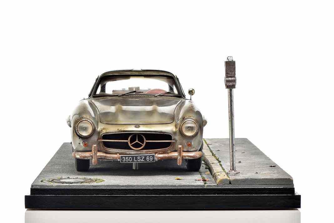 Patinierter Mercedes-Benz 300 SL in 1:8