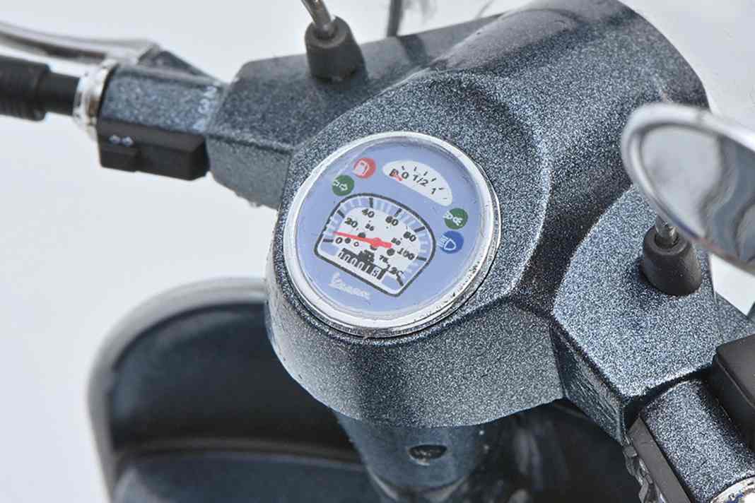 Zwei neue Piaggio Vespa PX von Schuco in 1:10