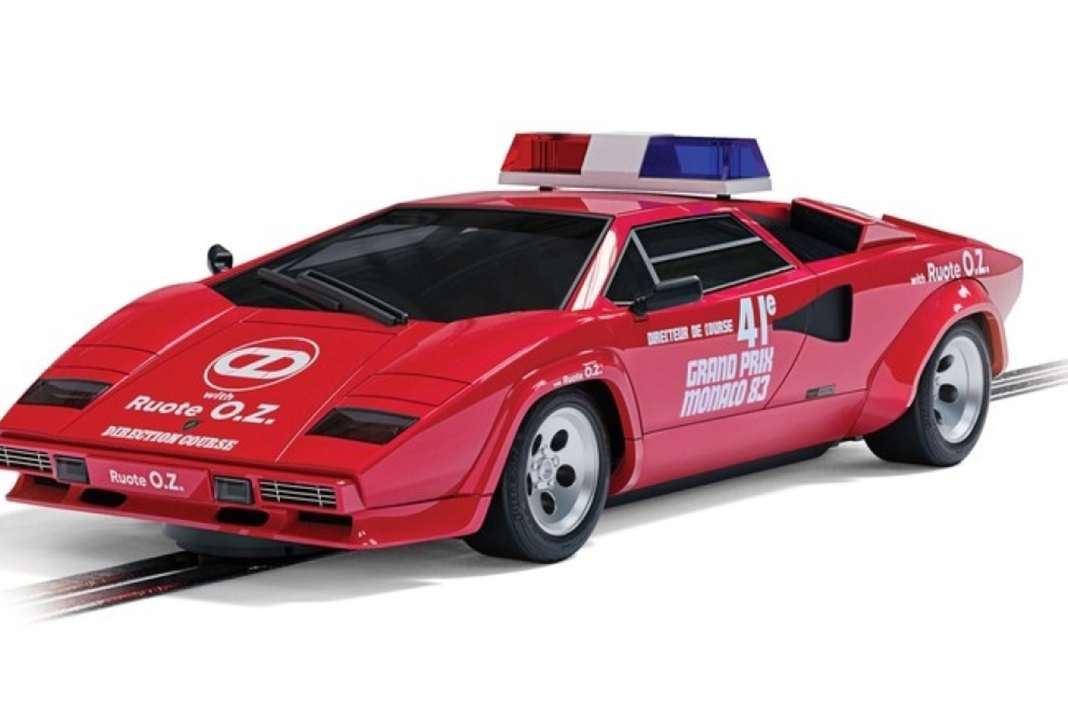 Scalextric bringt drei neue Lamborghini für die Autorennbahn in 1:32 und 1:64