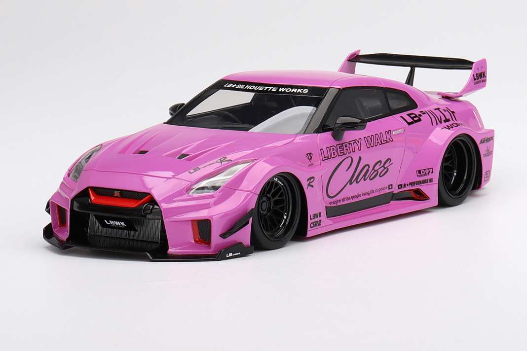 Der Nissan-Godzilla kommt in Pink bei True Scale Miniatures als 1:18-Hammer