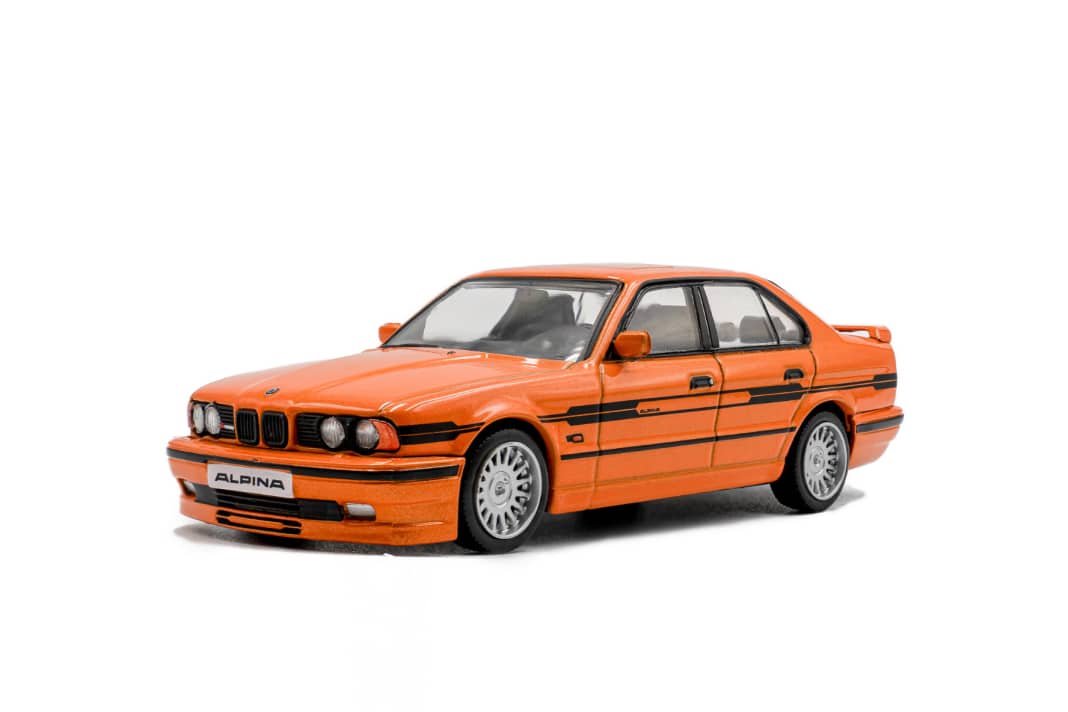 Solido überrascht mit orangefarbenem Alpina Bi-Turbo als 1:43er