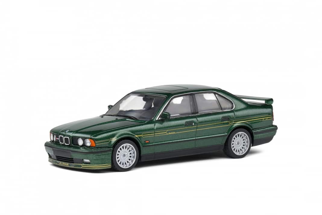 Die grüne Alpina-Hornisse B10 geht an den Start