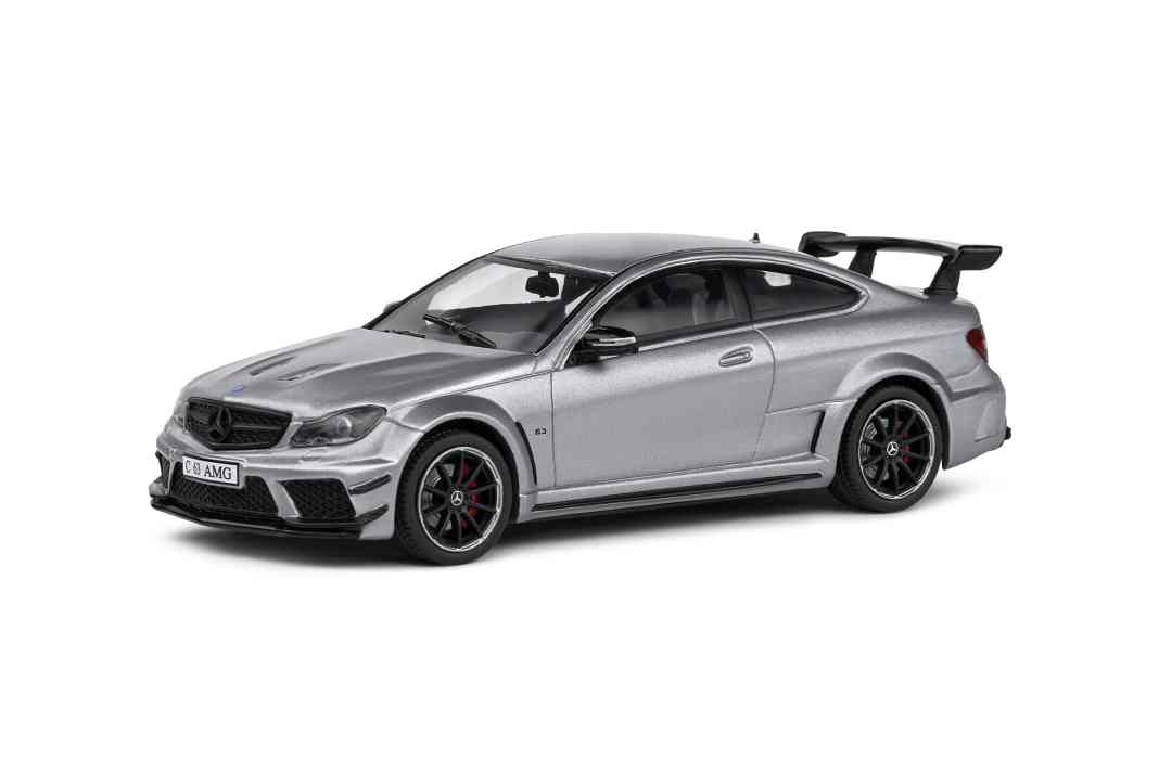 Dieser AMG-Kracher in 1:43 von Solido ist alles andere als eine silbergraue Maus!