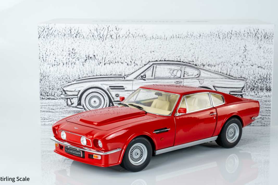 Stirling Scale startet mit Aston Martin V8 in 1:18