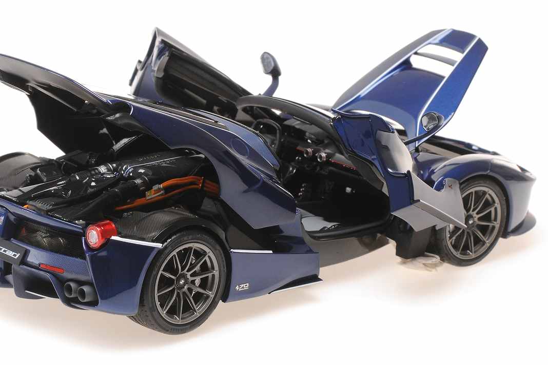 BBR bringt LaFerrari Aperta in Blue Tour de France und 1:18