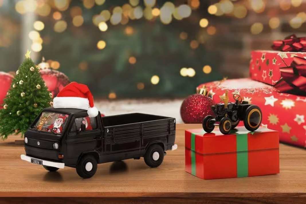 Schuco setzt bei seinem Weihnachtsmodell auf den VW Bulli in 1:43