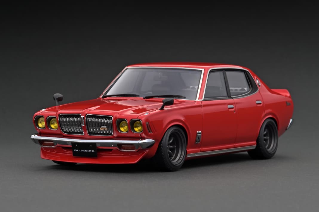 Iginition Modell macht den Nissan Bluebird zum Brandstifter – in 1:18