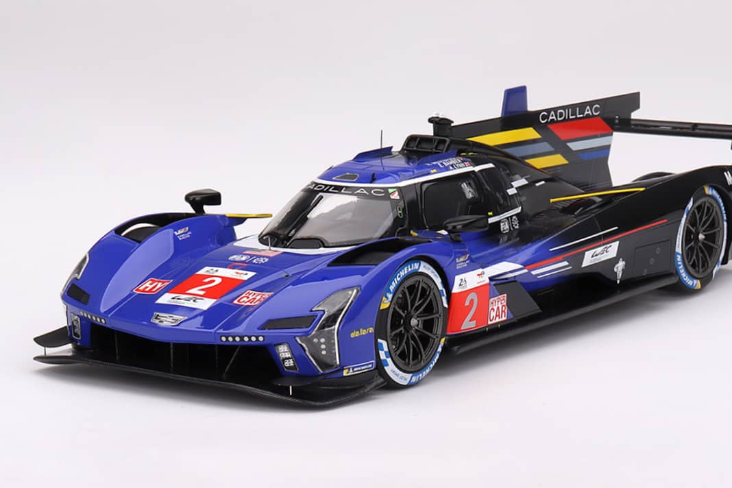 Top Speed bringt den Drittplazierten Le-Mans-Cadillac auch dreckig in 1:18