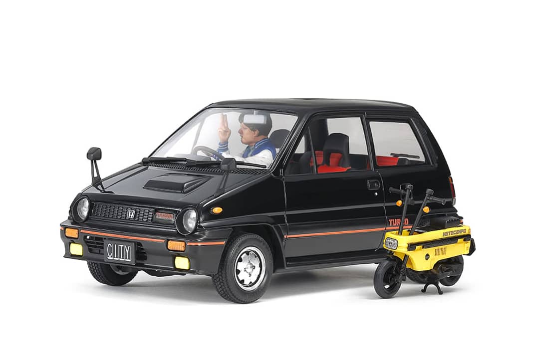 Der Honda City Turbo von Tamiya in 1:24 hat sechs Räder