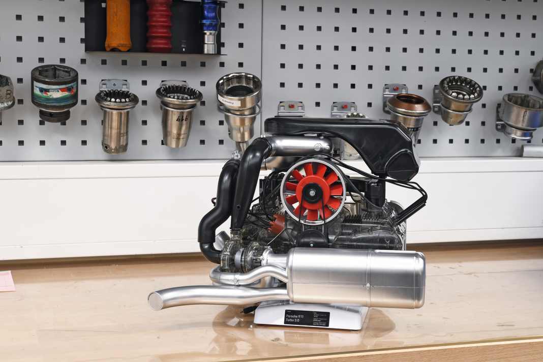 Atem, los! – ‘74 Porsche-Turbo-Motor 3.0 von Franzis in 1:3