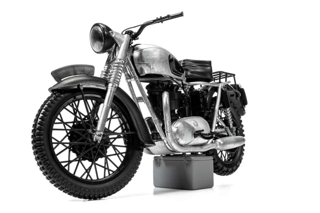 Triumph Trophy TR6 aus “Great Escape” kommt von Corgi in 1:12