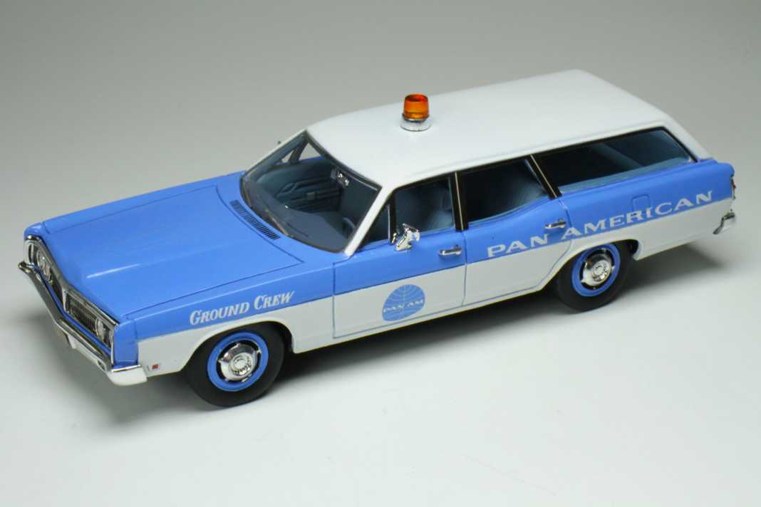 Goldvarg setzt gleich viermal auf den Ford Galaxie Station Wagon in 1:43